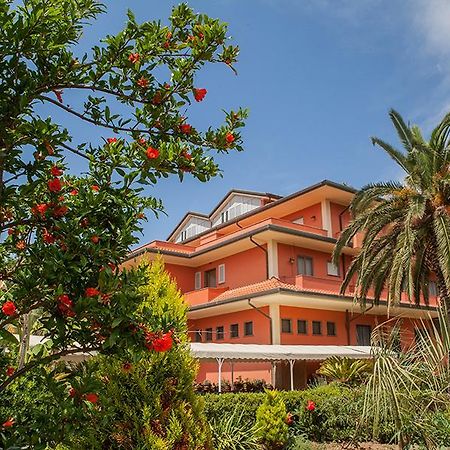 罗同德酒店 Massaciuccoli 外观 照片