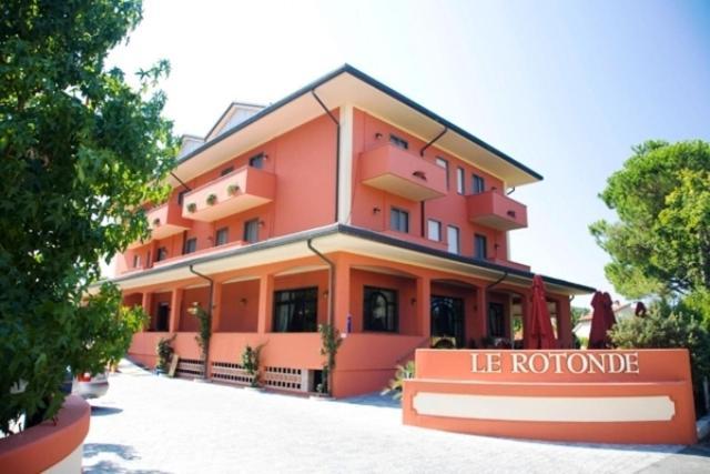 罗同德酒店 Massaciuccoli 外观 照片